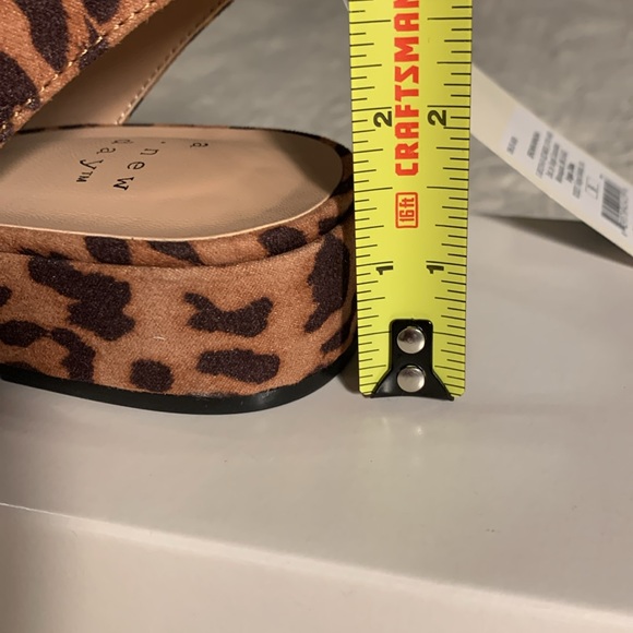 Block heel sandals NWT - Picture 9 of 11